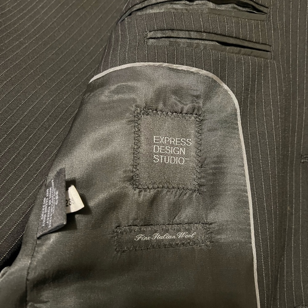 Express Suit - Picture 2 of 6